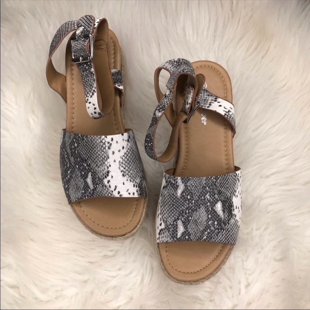Esmeralda Snake Print Platform Espadrilles - Picture 3 of 8